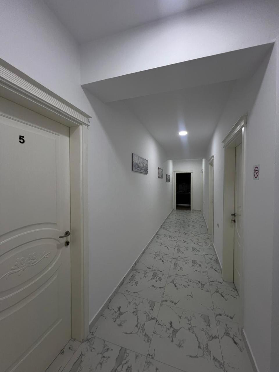 Hotel Vila Flowers Влёра Экстерьер фото