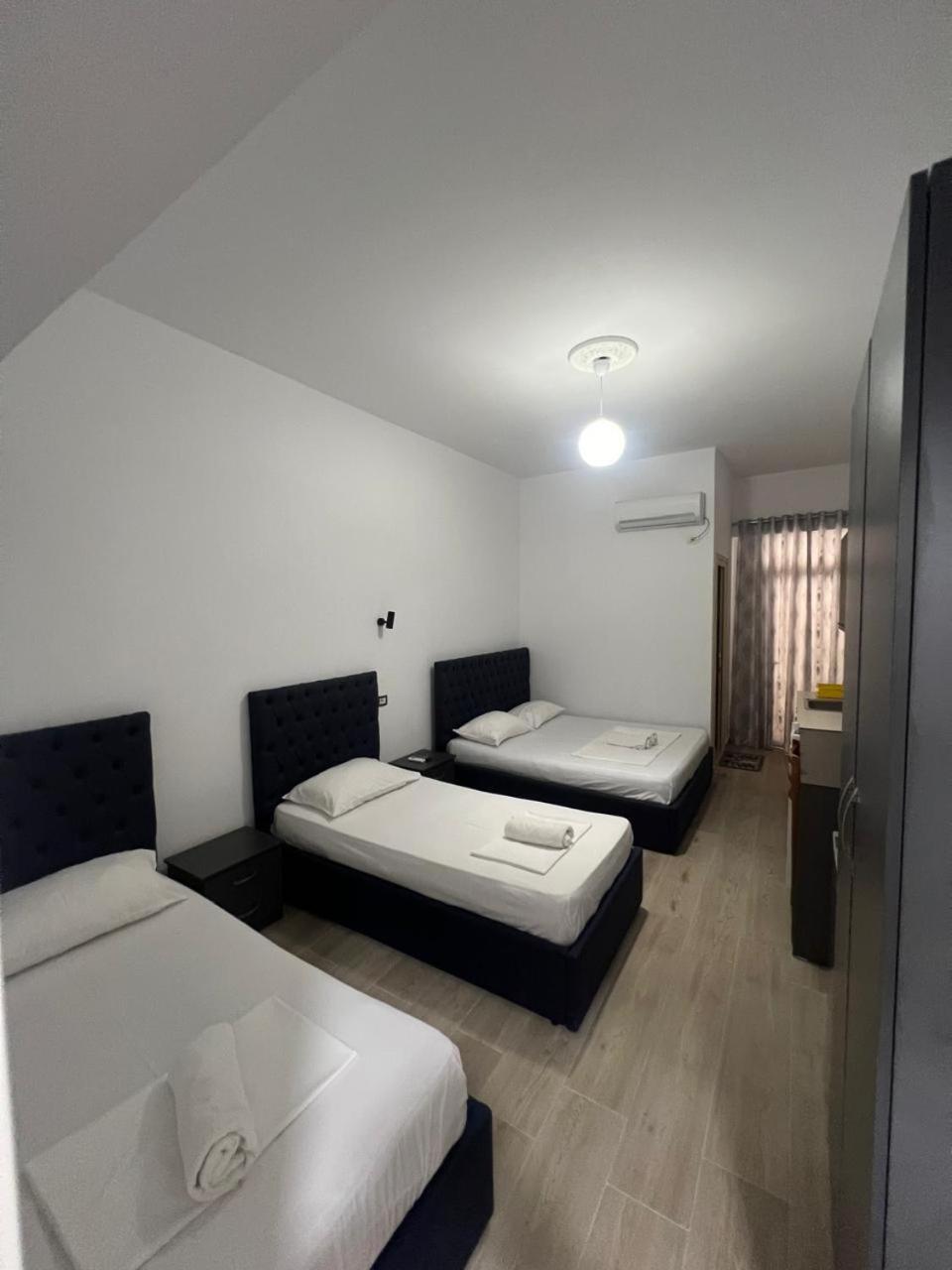 Hotel Vila Flowers Влёра Экстерьер фото