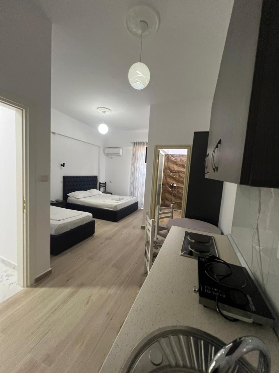 Hotel Vila Flowers Влёра Экстерьер фото