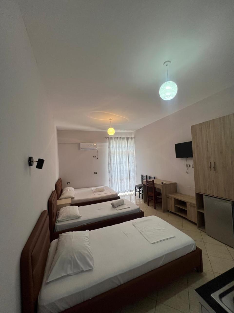 Hotel Vila Flowers Влёра Номер фото