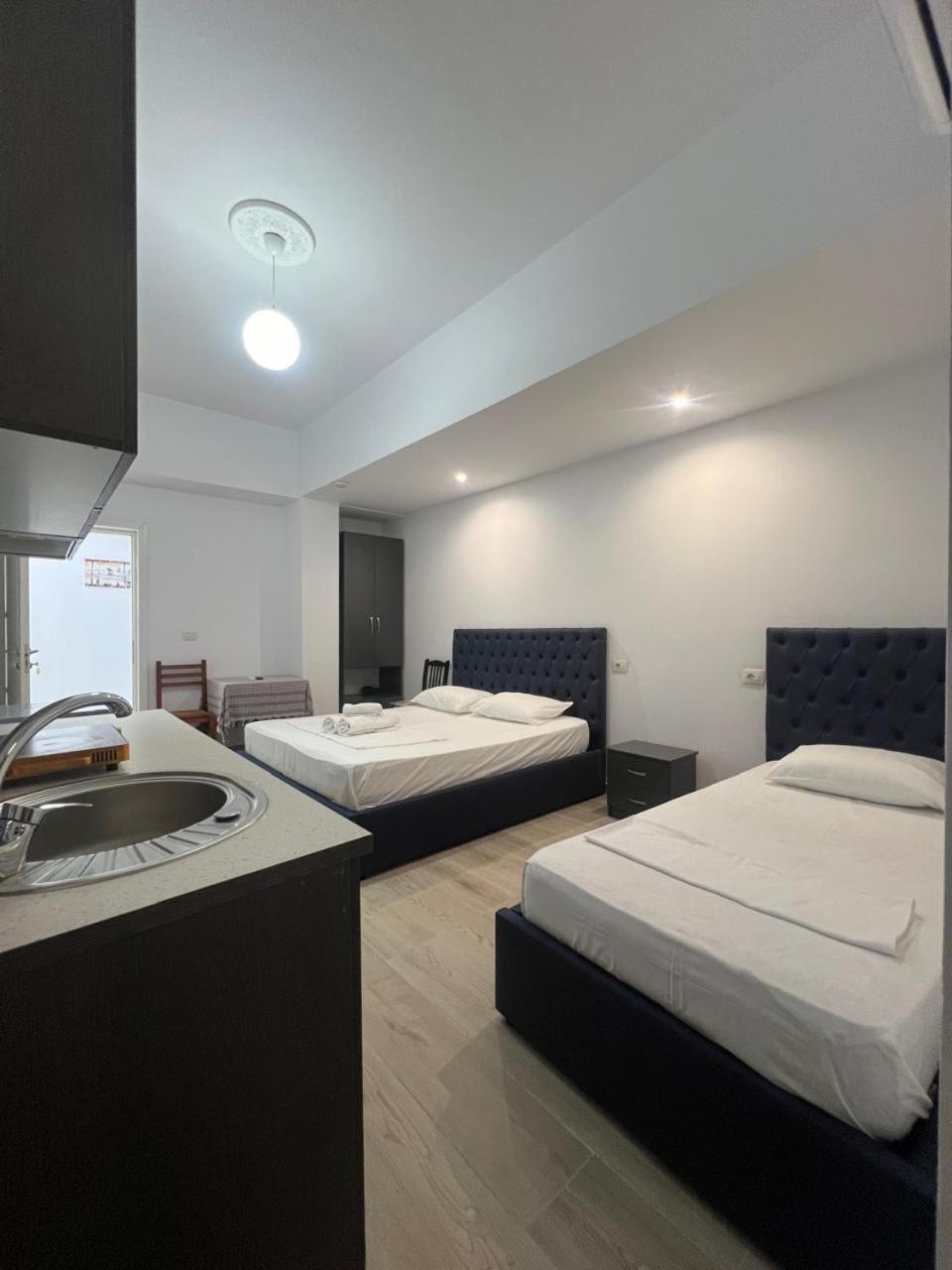 Hotel Vila Flowers Влёра Экстерьер фото
