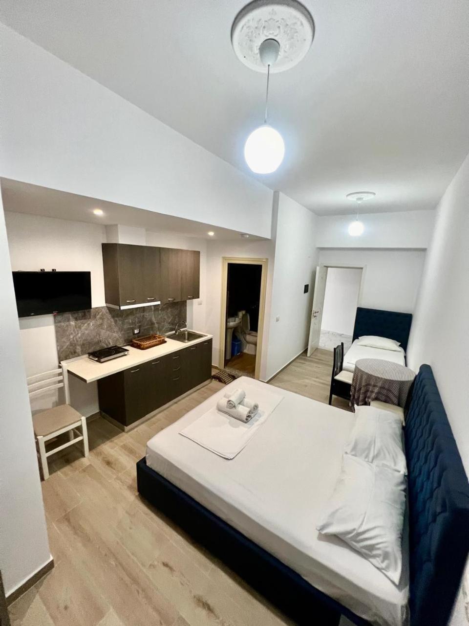 Hotel Vila Flowers Влёра Экстерьер фото