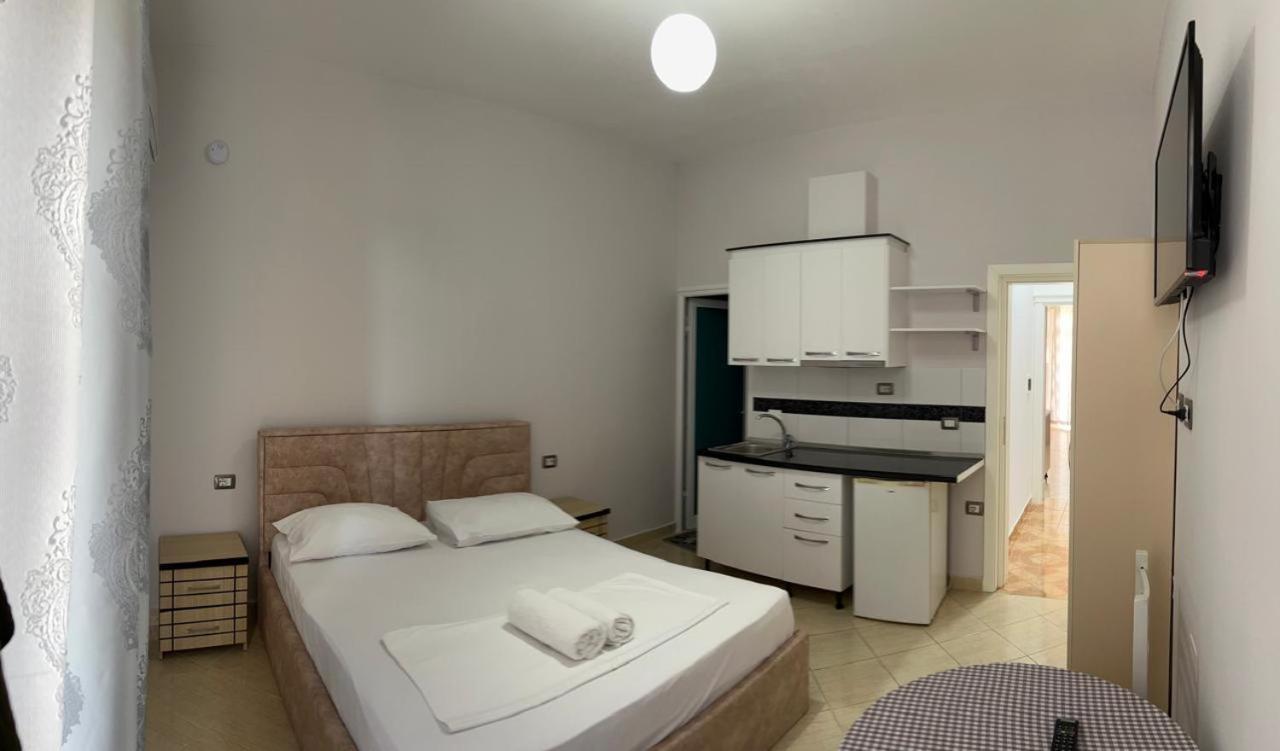Hotel Vila Flowers Влёра Экстерьер фото