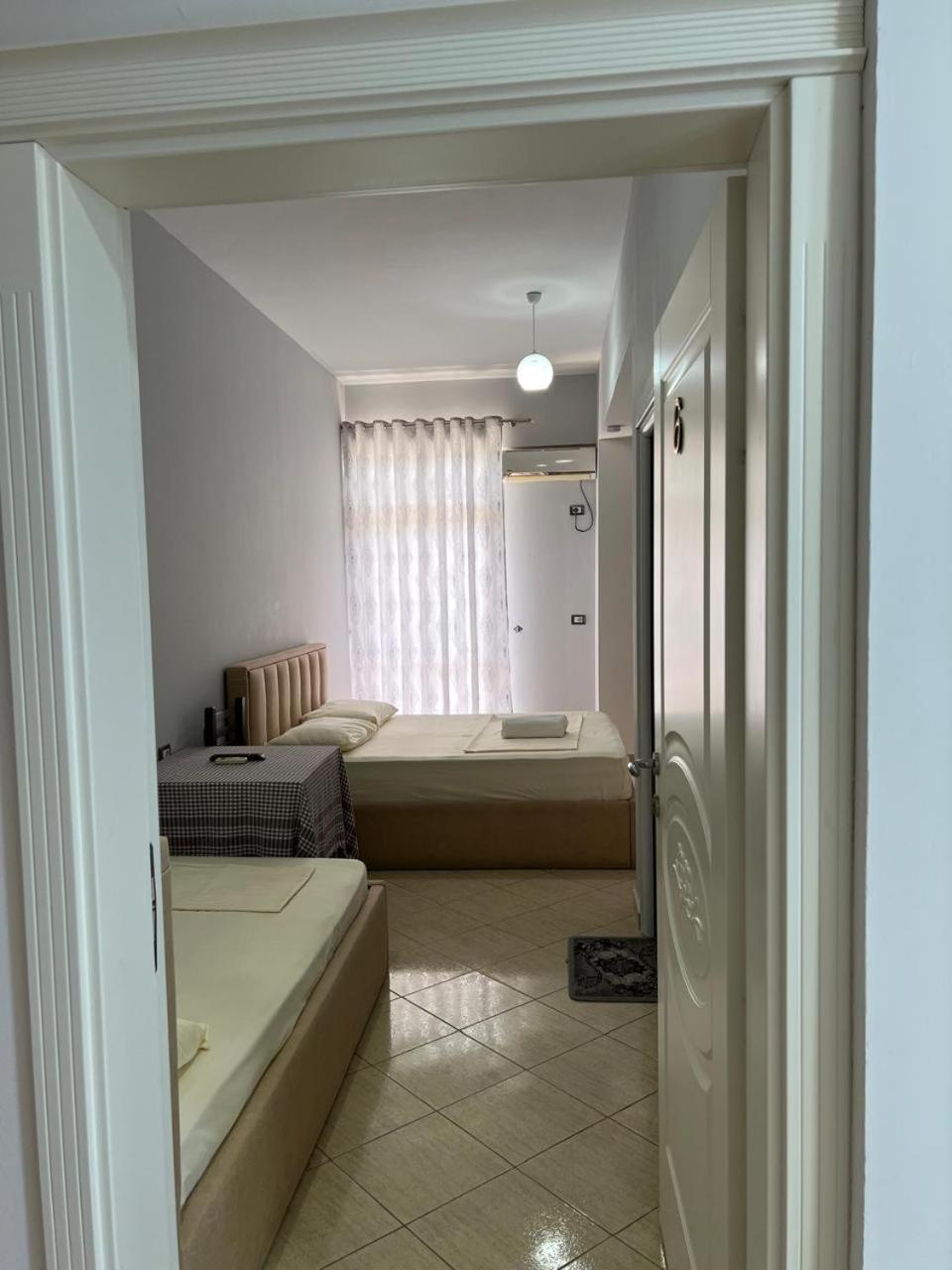 Hotel Vila Flowers Влёра Экстерьер фото
