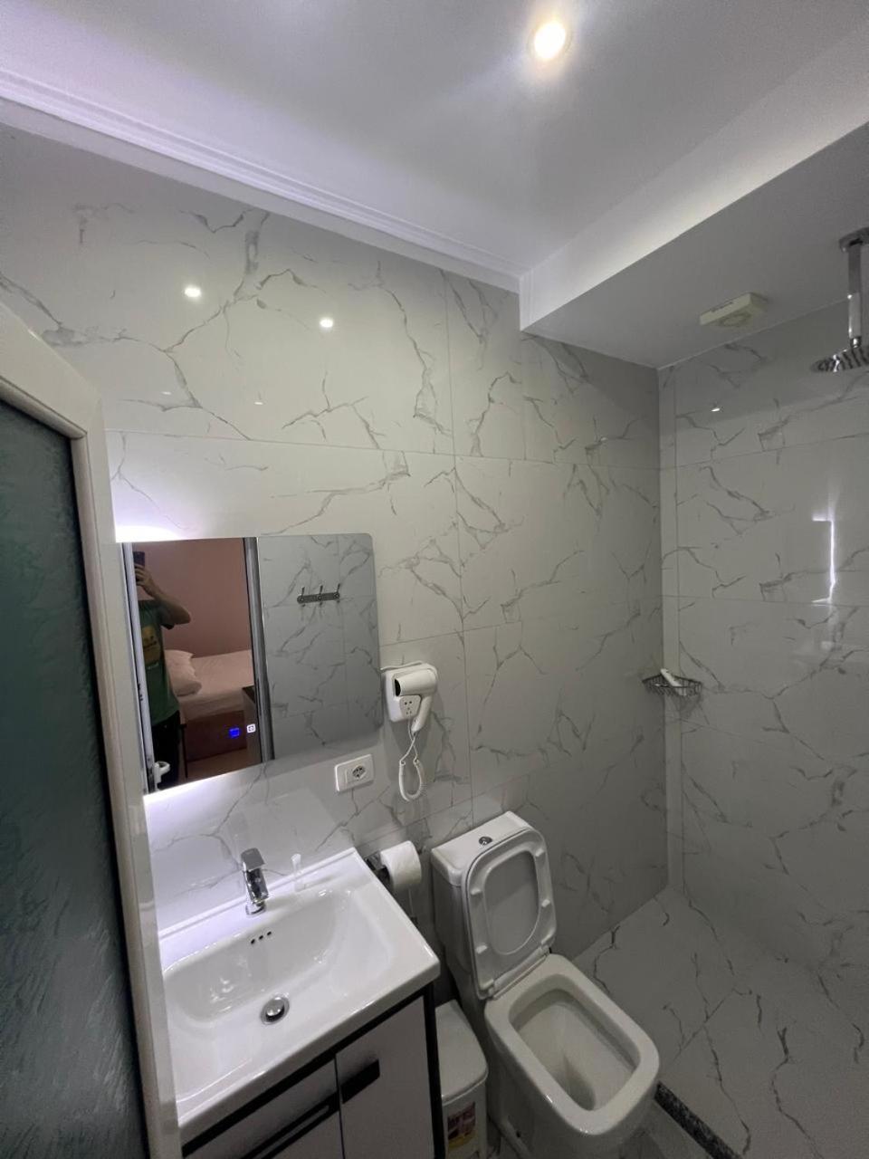 Hotel Vila Flowers Влёра Экстерьер фото
