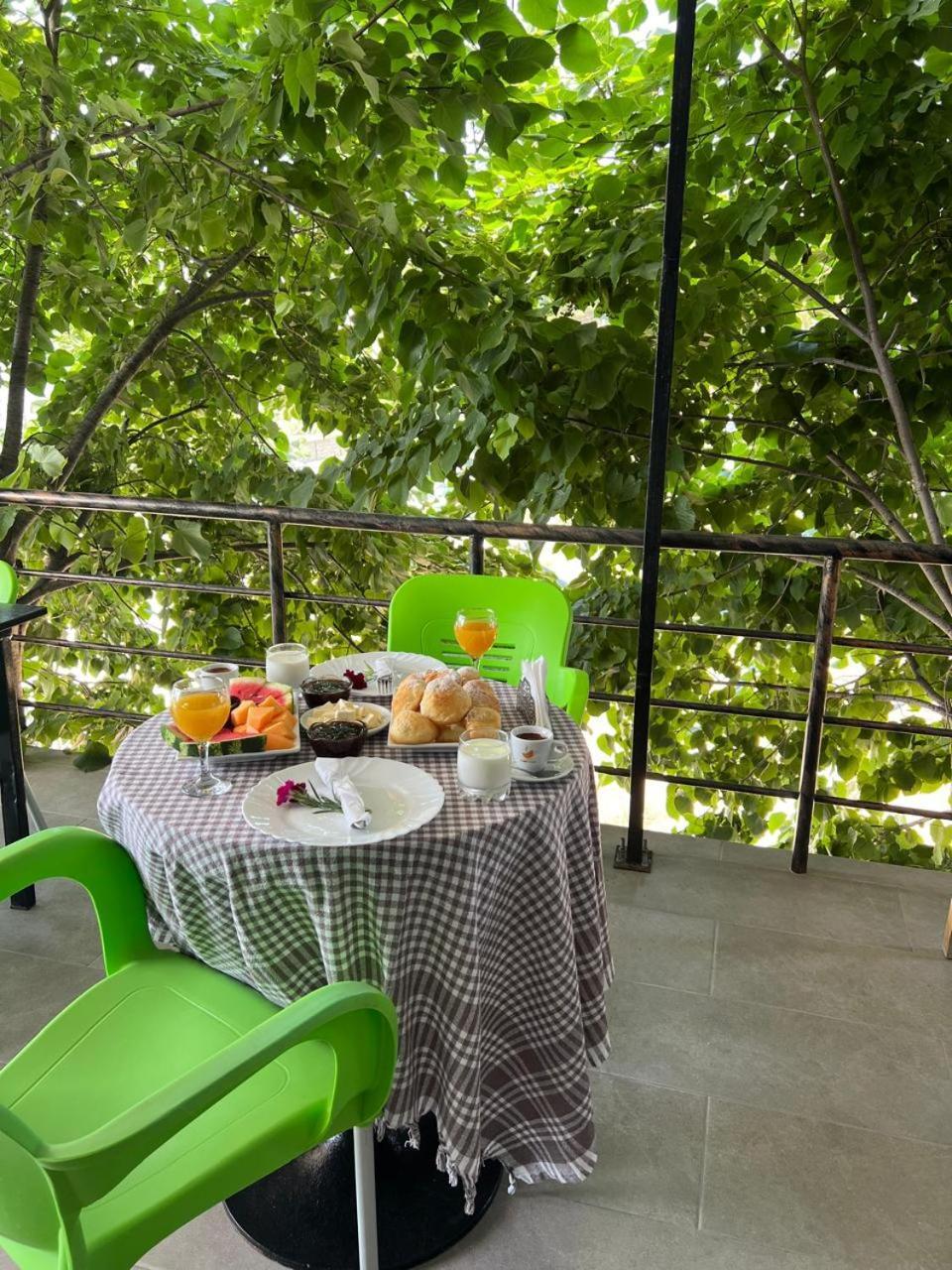 Hotel Vila Flowers Влёра Экстерьер фото